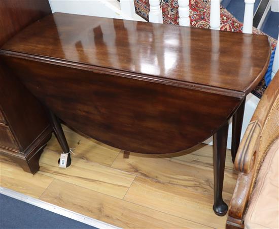 A Georgian mahogany circular drop-flap pad foot dining table W.106cm